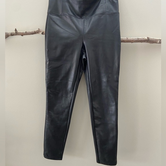 Laundry by Shelli Segal Vegan Leather High Rise Black Leggings - Picture 4 of 4